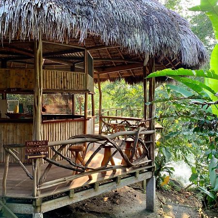 Liana Lodge Тена Екстериор снимка